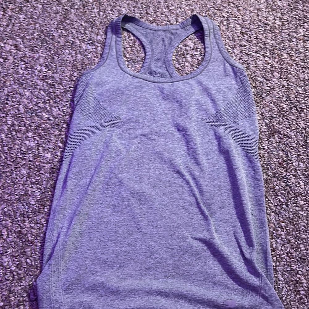 sporty tank top